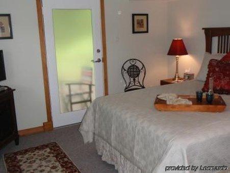 Abigaile'S Treehouse Hotel Bryan Room photo